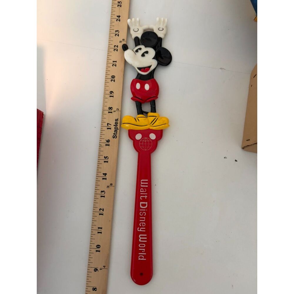 vtg. walt disney world mickey mouse plastic back scratcher